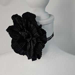Black Pleated‎ Cloth Large Flower Choker Necklace w Faux Leather Wrap Tie